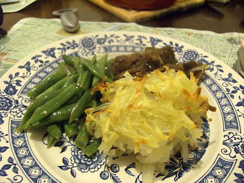 pie-on-plate-with-beans