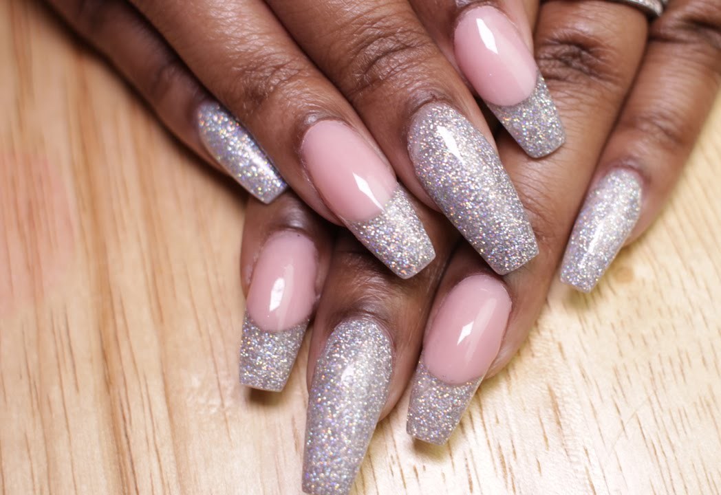 Nude lilac nails with colored glitters.