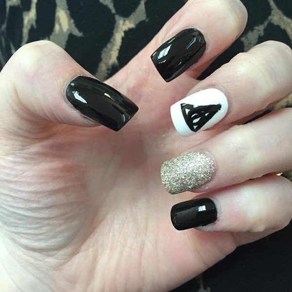 Black nails with silver dusts