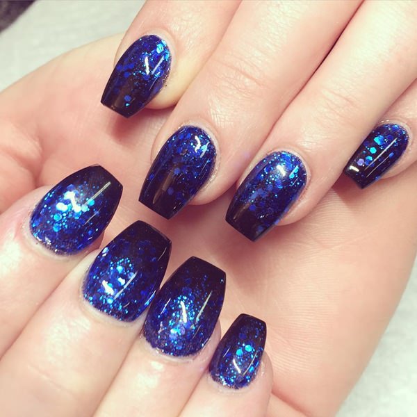Shimmering blue false nails idea